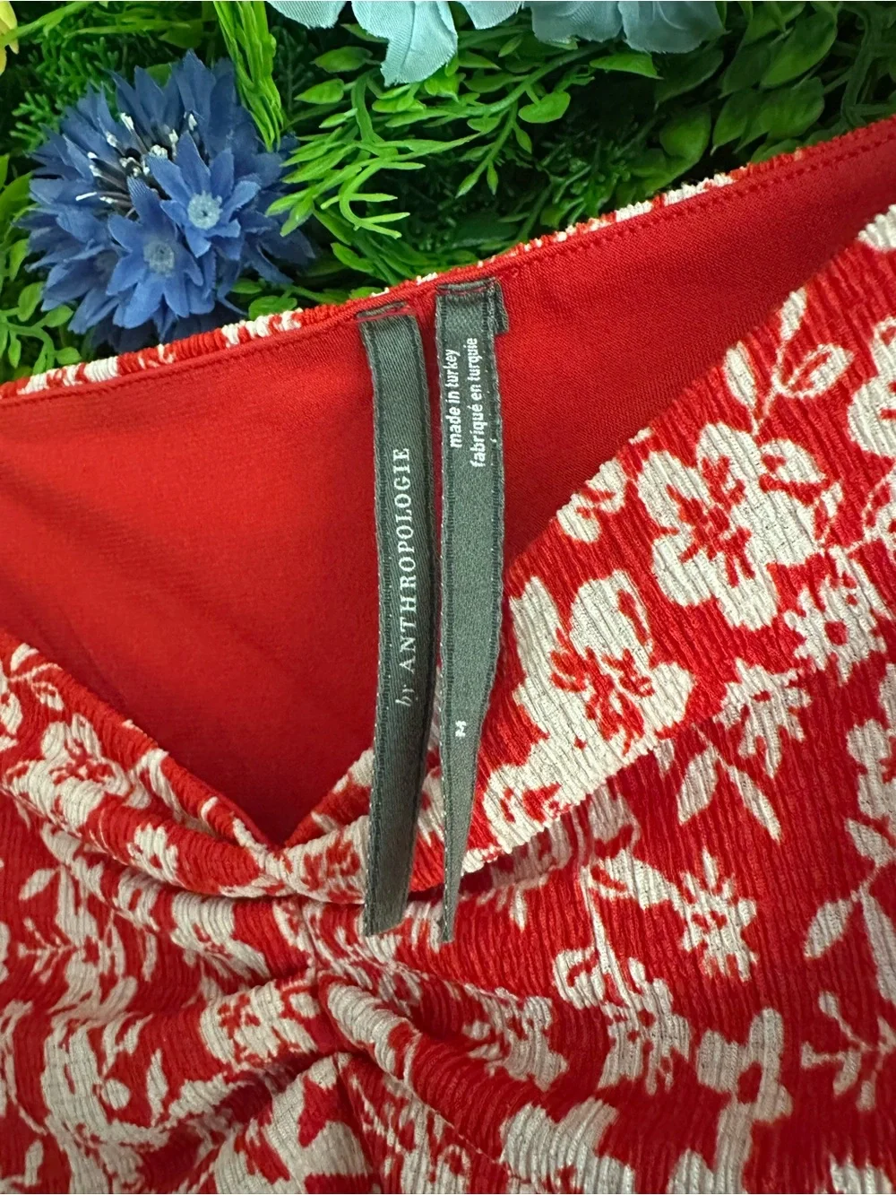 ANTHROPOLOGIE Red and White Floral Puff Sleeve Top - Medium